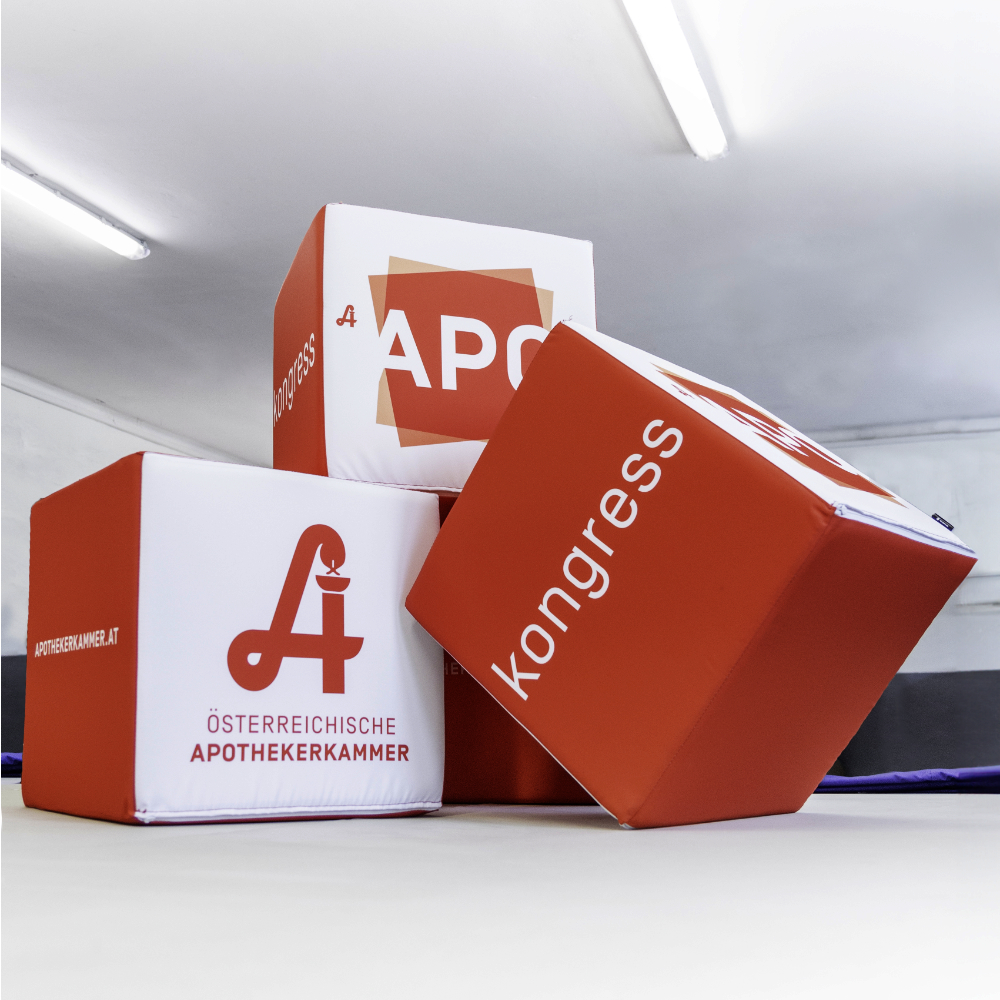 Sitzwürfel aus Schaumstoff mit Branding