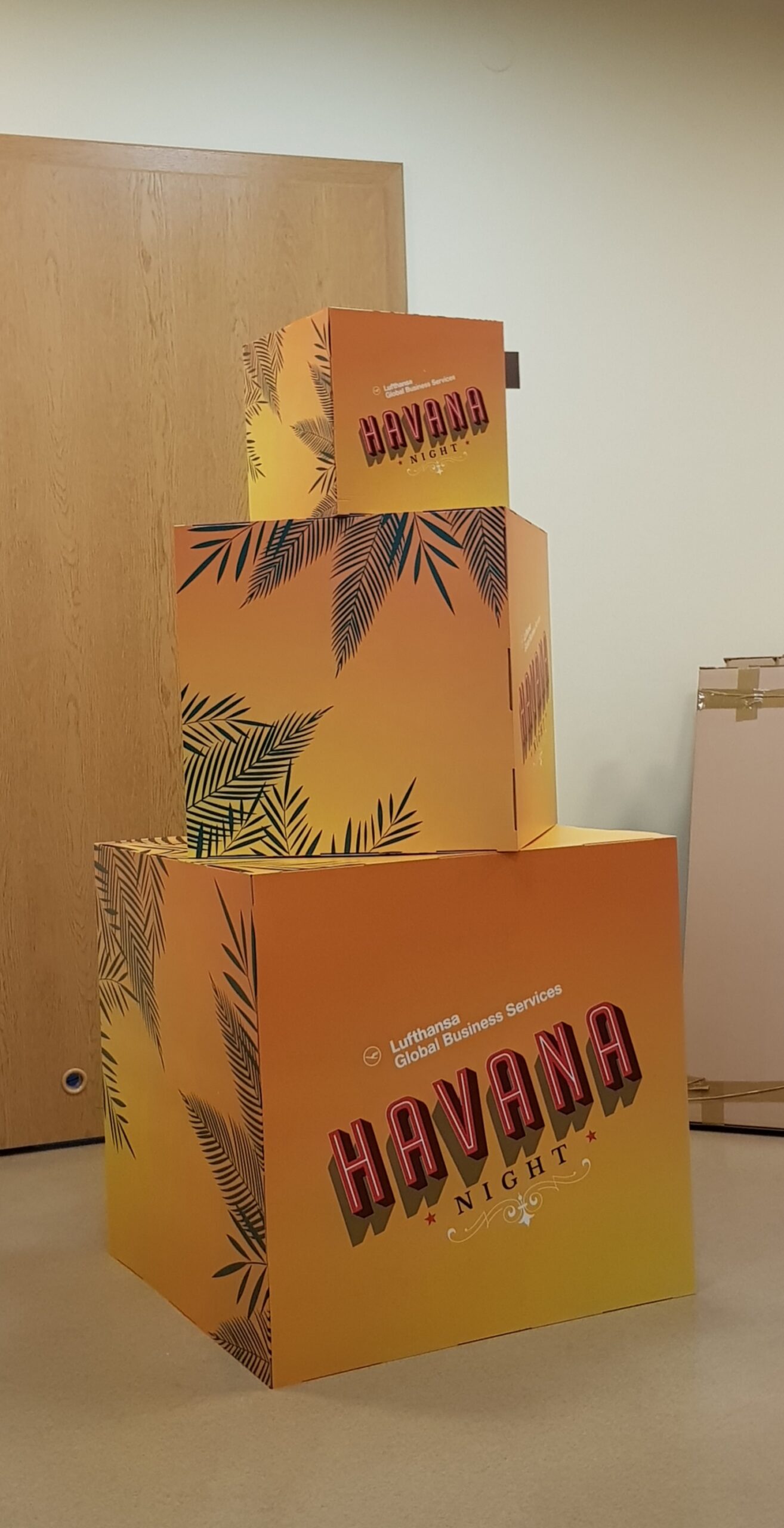 Displaywürfel aus Karton 70x70x70cm – Bild 12