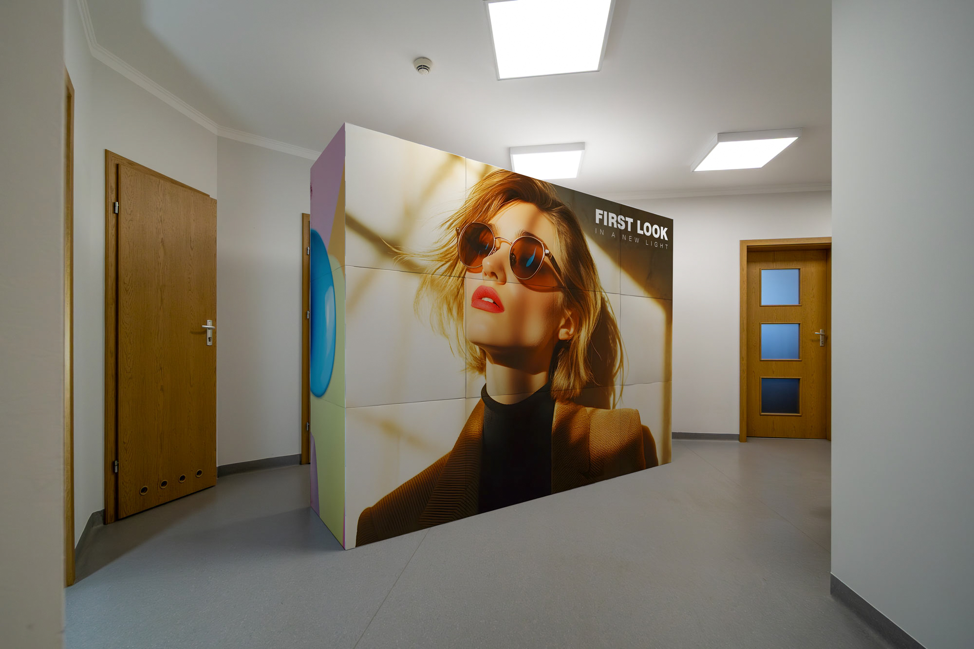 Würfelwand aus Kartons 70x70cm bedruckt